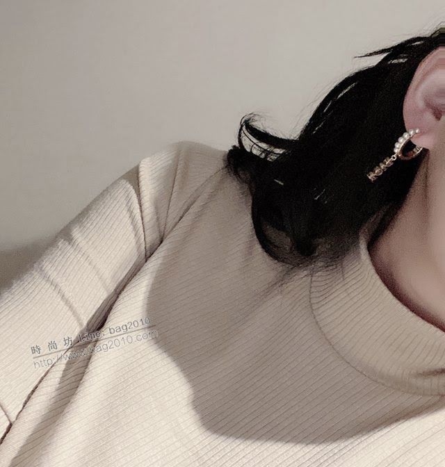Dior飾品 迪奧經典熱銷款Paris 不對稱 星星字母耳環  zgd1029
